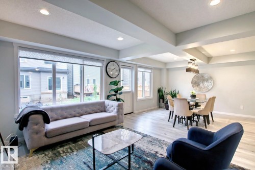19633 26A Av, Edmonton, AB - Indoor Photo Showing Living Room