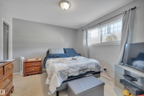 Bedroom with baseboards - 5312 36 Ave, Wetaskiwin, AB - Indoor Photo Showing Bedroom