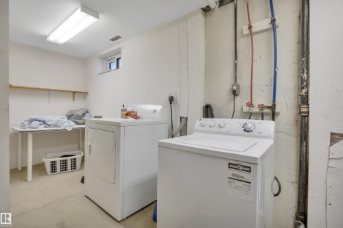Washroom featuring washing machine and clothes dryer and light colored carpet - 5312 36 Ave, Wetaskiwin, AB - Indoor Photo Showing Laundry Room