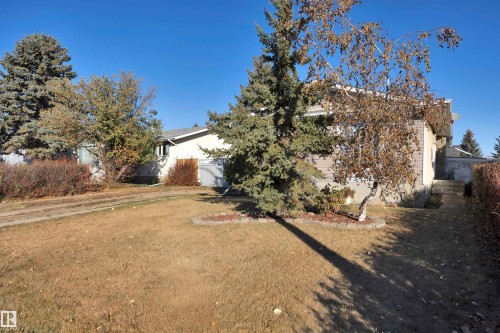View of side of property featuring a lawn - 5312 36 Ave, Wetaskiwin, AB - Outdoor