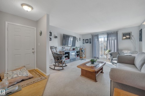 5312 36 Ave, Wetaskiwin, AB - Indoor Photo Showing Living Room