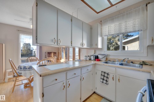 5312 36 Ave, Wetaskiwin, AB - Indoor Photo Showing Kitchen With Double Sink