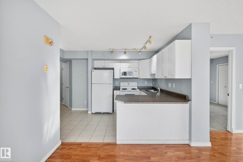 804 10909 103 Avenue, Edmonton, AB - Indoor Photo Showing Kitchen
