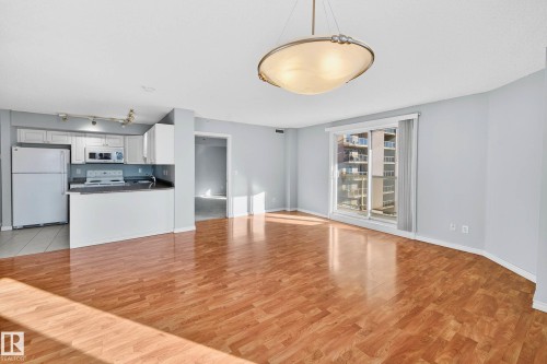 804 10909 103 Avenue, Edmonton, AB - Indoor Photo Showing Kitchen