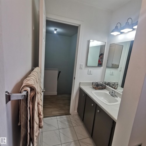 6010 Mill Woods Road S, Edmonton, AB - Indoor Photo Showing Bathroom