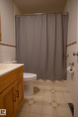 81 Sunset Boulevard, St. Albert, AB - Indoor Photo Showing Bathroom