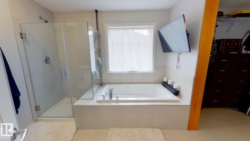 3456 Cutler Crescent Sw, Edmonton, AB - Indoor Photo Showing Bathroom