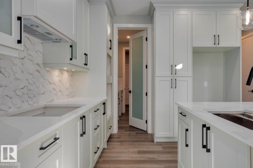 3601 42 Avenue, Beaumont, AB - Indoor Photo Showing Kitchen