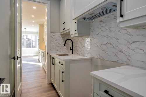 3601 42 Avenue, Beaumont, AB - Indoor Photo Showing Kitchen