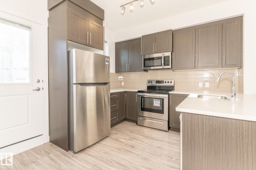 71 655 Watt Boulevard, Edmonton, AB - Indoor Photo Showing Kitchen