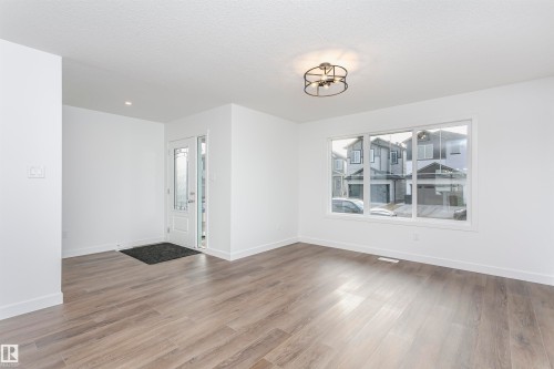 9530 Carson Bend, Edmonton, AB - Indoor Photo Showing Other Room