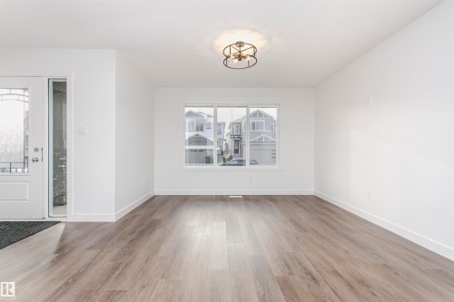 9530 Carson Bend, Edmonton, AB - Indoor Photo Showing Living Room