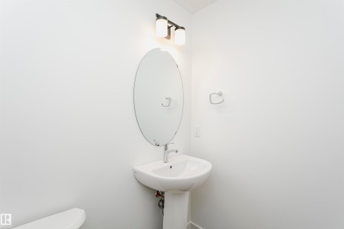 9530 Carson Bend, Edmonton, AB - Indoor Photo Showing Bathroom