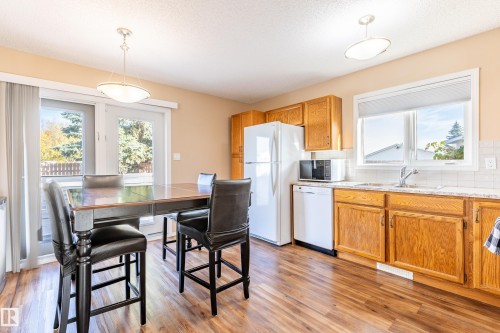 8808 102 Avenue, Morinville, AB - Indoor