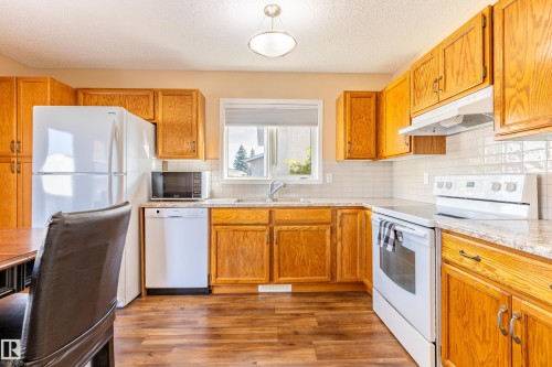 8808 102 Avenue, Morinville, AB - Indoor Photo Showing Kitchen