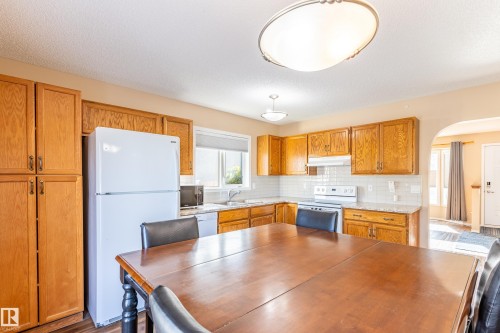 8808 102 Avenue, Morinville, AB - Indoor Photo Showing Kitchen