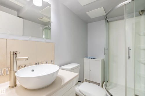 8808 102 Avenue, Morinville, AB - Indoor Photo Showing Bathroom