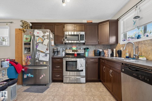 195, 142 Selkirk Place, Leduc, AB - Indoor Photo Showing Kitchen With Double Sink