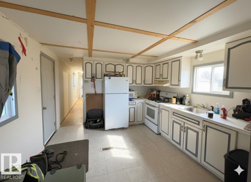 5307 54 Street, Clyde, AB - Indoor Photo Showing Kitchen