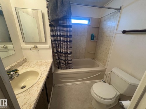 5307 54 Street, Clyde, AB - Indoor Photo Showing Bathroom
