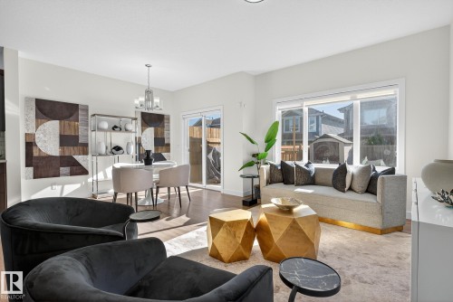 22015 85 Ave, Edmonton, AB - Indoor Photo Showing Living Room