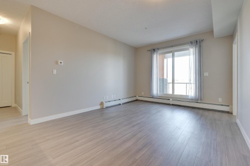 301 17 Columbia Avenue, Devon, AB - Indoor Photo Showing Other Room