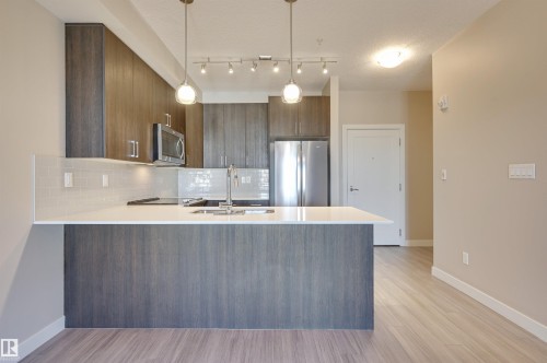 301 17 Columbia Avenue, Devon, AB - Indoor Photo Showing Kitchen With Upgraded Kitchen
