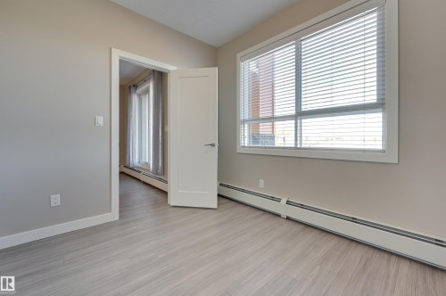 301 17 Columbia Avenue, Devon, AB - Indoor Photo Showing Other Room