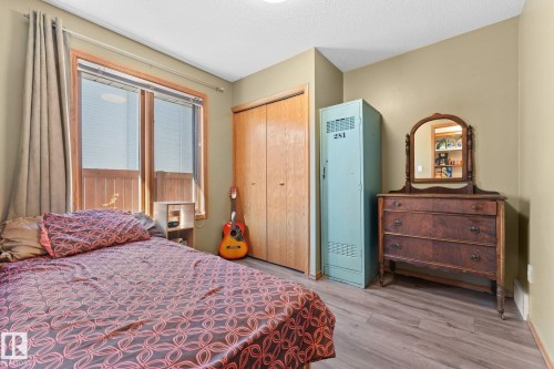 6018 156 Avenue, Edmonton, AB - Indoor Photo Showing Bedroom