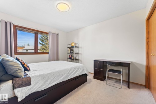 6018 156 Avenue, Edmonton, AB - Indoor Photo Showing Bedroom