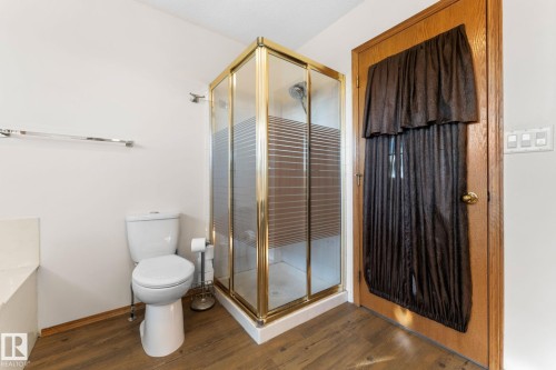 6018 156 Avenue, Edmonton, AB - Indoor Photo Showing Bathroom