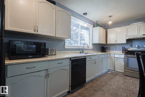 4 54222 Rge Road 25, Rural Lac Ste. Anne County, AB - Indoor Photo Showing Kitchen With Double Sink