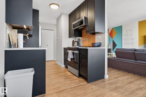 1701 10150 117 Street, Edmonton, AB - Indoor Photo Showing Kitchen