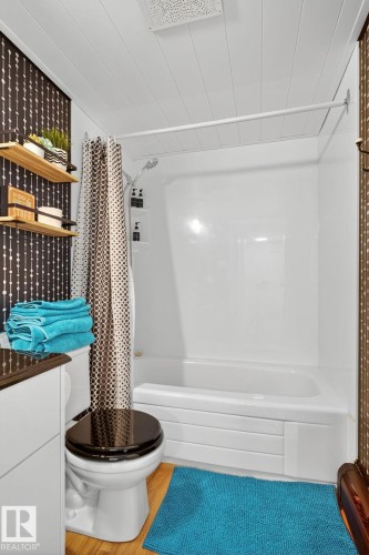 1701 10150 117 Street, Edmonton, AB - Indoor Photo Showing Bathroom