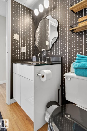 1701 10150 117 Street, Edmonton, AB - Indoor