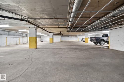 1701 10150 117 Street, Edmonton, AB - Indoor Photo Showing Garage