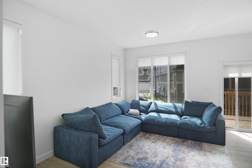13, 603 Orchards Boulevard Sw, Edmonton, AB - Indoor Photo Showing Living Room