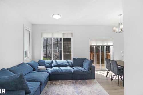 13, 603 Orchards Boulevard Sw, Edmonton, AB - Indoor Photo Showing Living Room