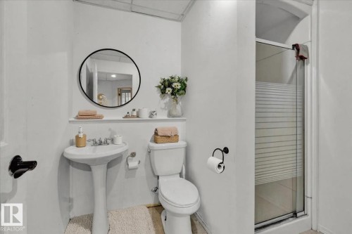 3736 48 Street, Edmonton, AB - Indoor Photo Showing Bathroom