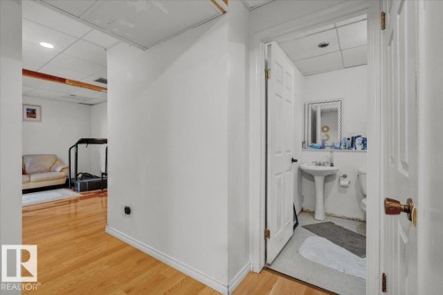 3736 48 Street, Edmonton, AB - Indoor