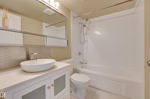 905 10150 117 Street, Edmonton, AB - Indoor Photo Showing Bathroom