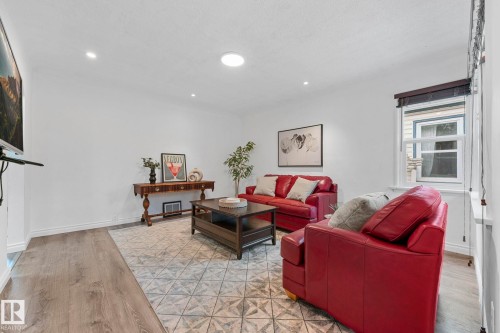 9809 83 Avenue, Edmonton, AB - Indoor