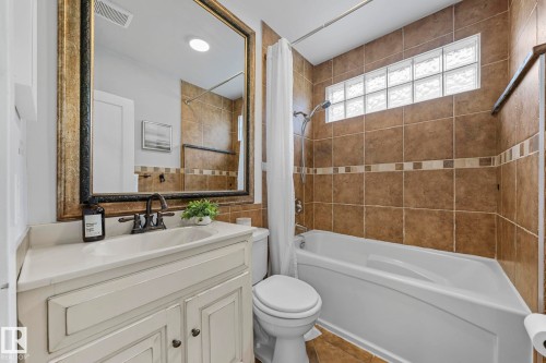 9809 83 Avenue, Edmonton, AB - Indoor Photo Showing Bathroom