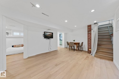 9809 83 Avenue, Edmonton, AB - Indoor