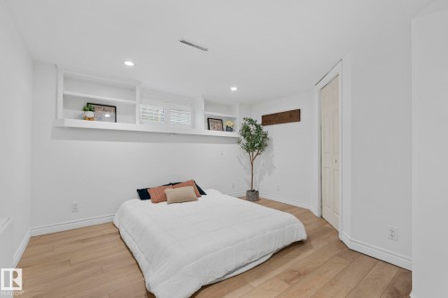 9809 83 Avenue, Edmonton, AB - Indoor Photo Showing Bedroom