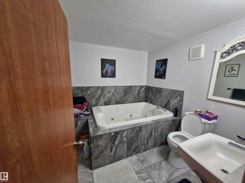4818 32 Street, Rural Wetaskiwin County, AB - Indoor Photo Showing Bathroom