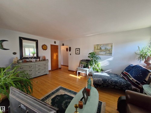 4818 32 Street, Rural Wetaskiwin County, AB - Indoor Photo Showing Other Room