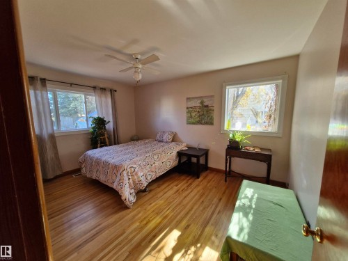 4818 32 Street, Rural Wetaskiwin County, AB - Indoor Photo Showing Bedroom