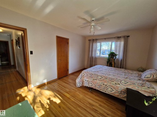 4818 32 Street, Rural Wetaskiwin County, AB - Indoor Photo Showing Bedroom