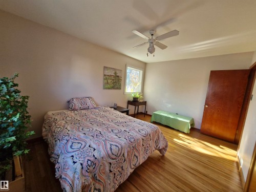 4818 32 Street, Rural Wetaskiwin County, AB - Indoor Photo Showing Bedroom